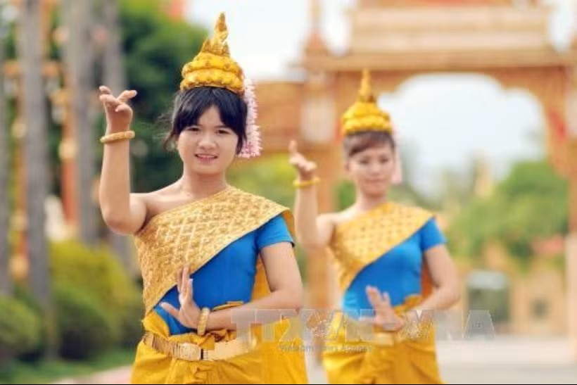 Nghệ thuật múa Apsara độc đáo của đồng bào Khmer(1) Nghệ thuật múa Apsara độc đáo của đồng bào Khmer(1)